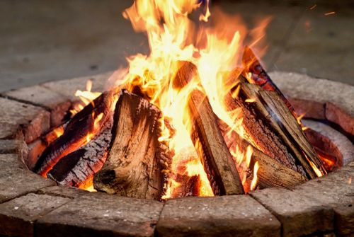 Should You Install a Backyard Firepit?